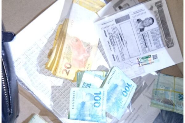 R$ 19 mil e lista com nomes são achados em escritório de Milton Leite