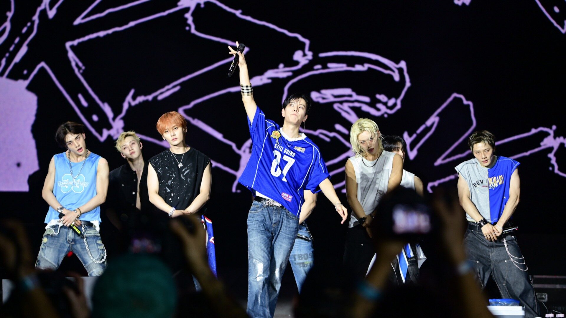 www.deixaeutefalar.com.br Stray Kids fala sobre fãs, funk e futebol no Rock in Rio