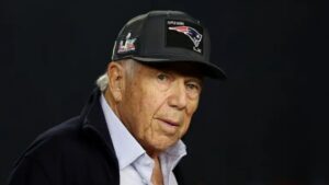 Robert Kraft, o bilionário por trás da polêmica na turnê de Ed Sheeran