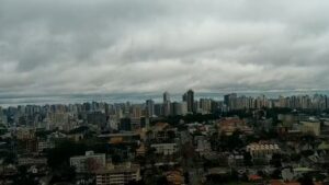 www.deixaeutefalar.com.br Paraná tem onda de calor e chuva intensa prevista para a semana