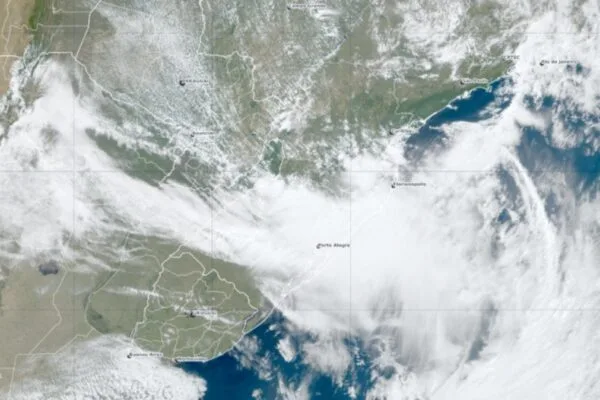 Inmet alerta 708 cidades do Sul para tempestades nesta segunda