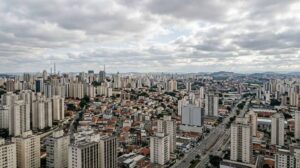 Guarulhos tem sol, chuva passageira e máxima de 22°C nesta sexta