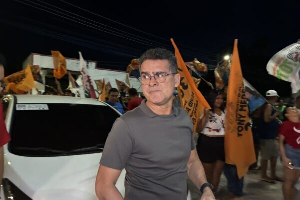 David Almeida faz caminhada em Parintins e apresenta propostas para o setor… David Almeida faz caminhada em Parintins e apresenta propostas para o setor…