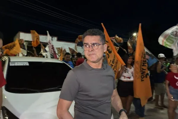 David Almeida faz caminhada em Parintins e apresenta propostas para o setor… David Almeida faz caminhada em Parintins e apresenta propostas para o setor…