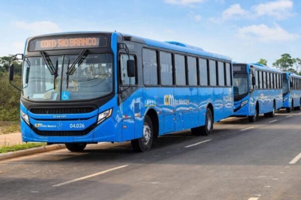 Rio Branco recebe 18 ônibus novos para renovação da frota coletiva Rio Branco recebe 18 ônibus novos para renovação da frota coletiva