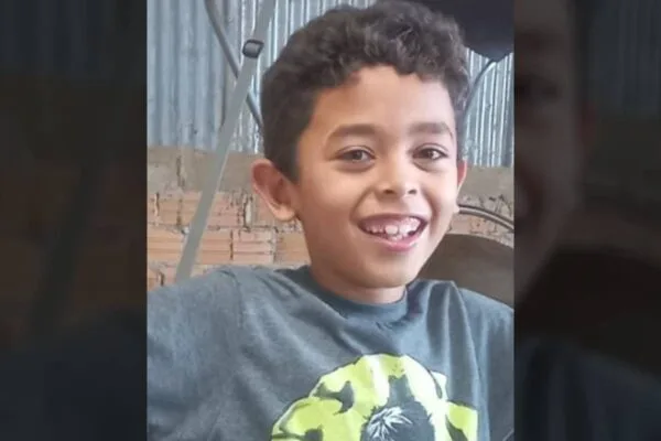 Criança baleada pelo tio enquanto jogava videogame morre no Paraná