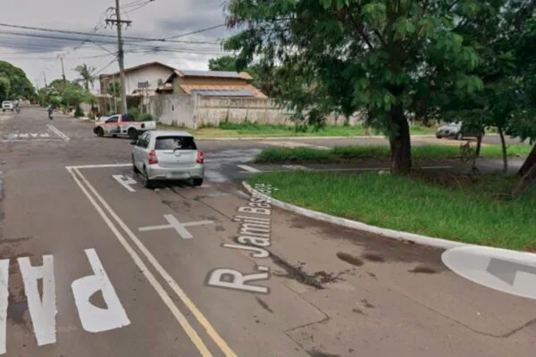 Motociclista morre após carro avançar sinal em Campo Grande Motociclista morre após carro avançar sinal em Campo Grande