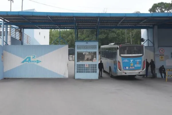 SP estuda intervenção em empresa de ônibus ligada ao PCC