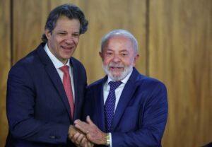 Lula impulsiona mais Haddad do que o contrário, diz especialista