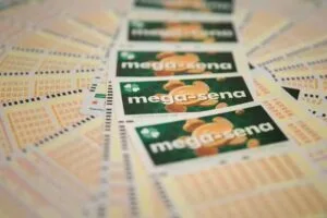 Dois bolões do Paraná acertam quina da Mega-Sena e ganham R$ 126 mil Dois bolões do Paraná acertam quina da Mega-Sena e ganham R$ 126 mil