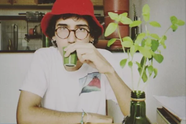 Lucas Maciel lança EP 'Lágrimas' com referências ao reggae