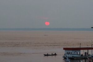 Fumaça cobre Itacoatiara há mais de dez dias com qualidade do ar ruim