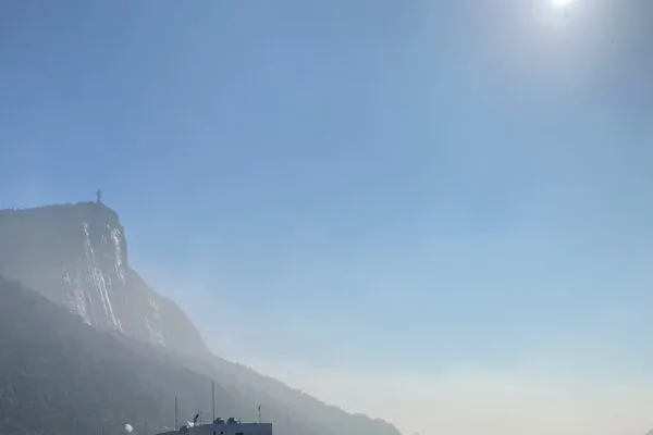 Rio tem nevoeiro pela manhã e máxima de 33°C para este sábado