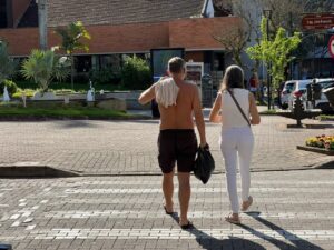 Primavera começa com 33,8 °C em SC e alerta vermelho do Inmet