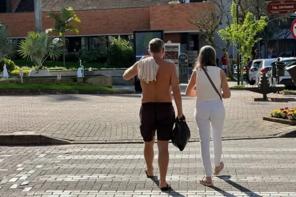 Primavera começa com 33,8 °C em SC e alerta vermelho do Inmet Primavera começa com 33,8 °C em SC e alerta vermelho do Inmet