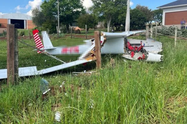 Planador cai perto de aeroporto em Getúlio Vargas, no RS Planador cai perto de aeroporto em Getúlio Vargas, no RS