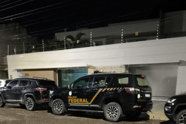 PF apreende R$ 87 mil e acha celular no esgoto em operação no Pará