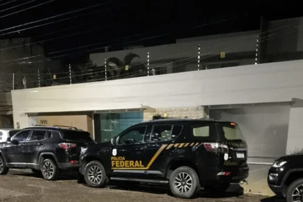 PF apreende R$ 87 mil e acha celular no esgoto em operação no Pará PF apreende R$ 87 mil e acha celular no esgoto em operação no Pará