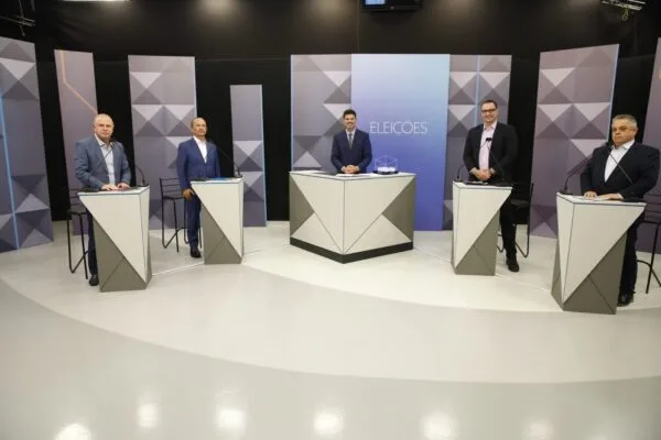 Quatro candidatos ao governo de SC debatem na NSC TV