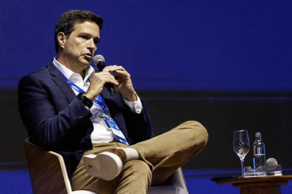 PF encontra mensagens de Campos Neto convidando Vorcaro para casa