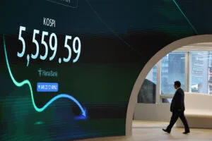 Bolsas asiáticas caem com inflação dos EUA e temor sobre IA