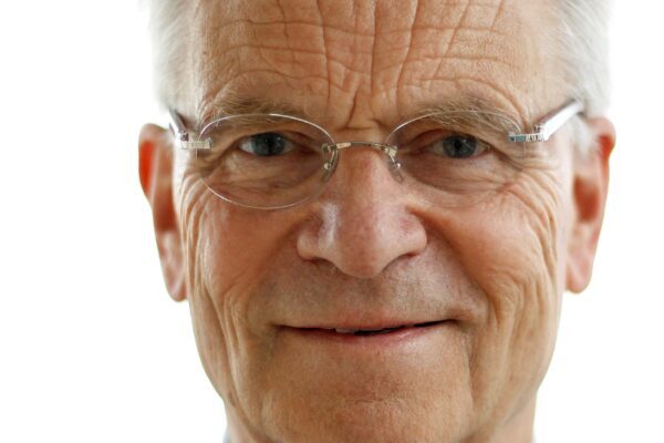 Jeffrey Archer, romancista britânico best-seller, morre aos 86 anos Jeffrey Archer, romancista britânico best-seller, morre aos 86 anos