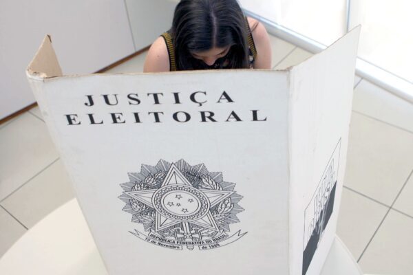 RJ terá 12,8 milhões de eleitores em 2026; mulheres são maioria