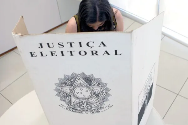 RJ terá 12,8 milhões de eleitores em 2026; mulheres são maioria