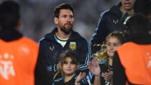 Messi se despede da seleção argentina em jogo no Monumental