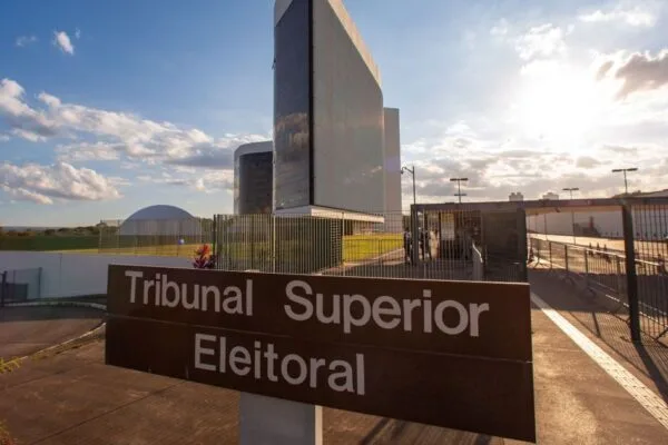 Jurista aponta crime de responsabilidade em decisões de Estela e Gilmar