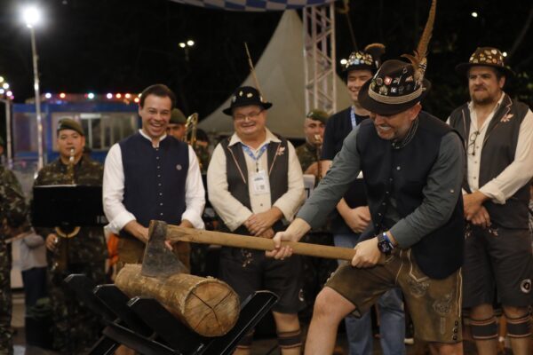 Oktoberfest Blumenau estreia competição com tradições germânicas