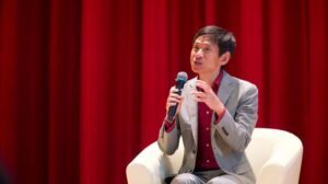Professor chinês viraliza ao ensinar jovens a lidar com ansiedade