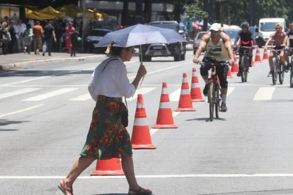 Brasil tem previsão de chuva e calor de até 40°C nesta terça Brasil tem previsão de chuva e calor de até 40°C nesta terça
