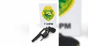 Segurança é preso por ameaçar companheira com arma em Arapongas Segurança é preso por ameaçar companheira com arma em Arapongas