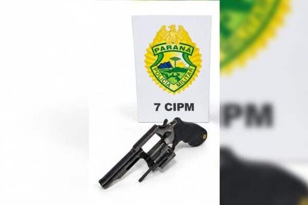Segurança é preso por ameaçar companheira com arma em Arapongas Segurança é preso por ameaçar companheira com arma em Arapongas
