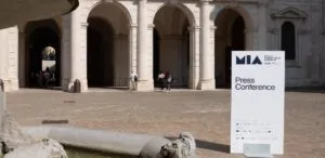 Brasileira de 17 anos acompanha bastidores do MIA em Roma