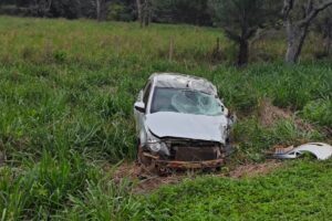 www.deixaeutefalar.com.br Colisão entre carro e carreta deixa ferido grave na BR-163