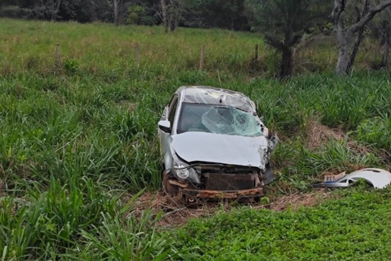 Colisão entre carro e carreta deixa ferido grave na BR-163