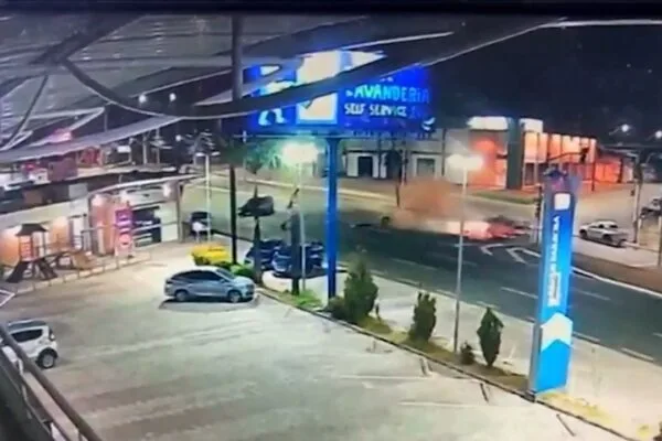Família protesta por adolescente morto em acidente em São Luís Família protesta por adolescente morto em acidente em São Luís