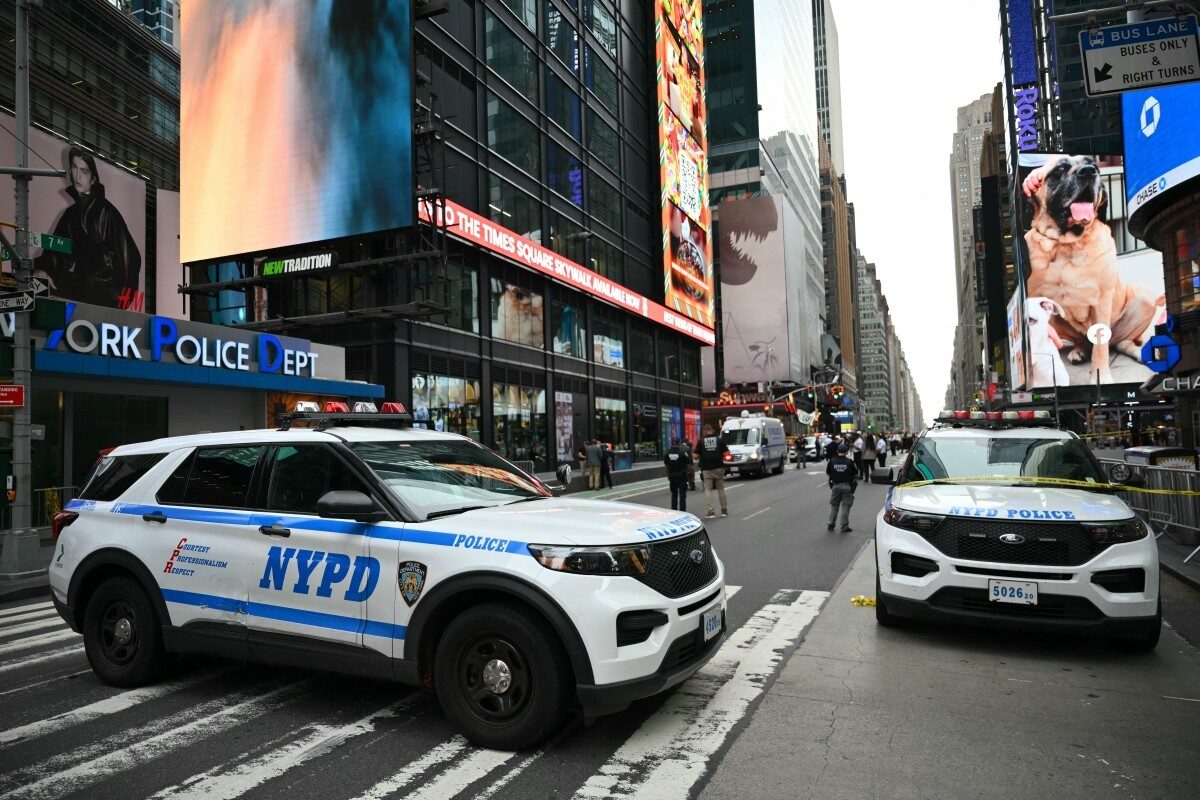 www.deixaeutefalar.com.br Grupo entra em bueiros de Nova York em busca de objetos valiosos