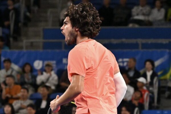Alcaraz vence Lehecka e conquista bicampeonato no ATP de Tóquio