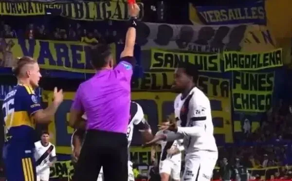 Andrés Gomez é expulso e desfalca Vasco na semifinal da Sul-Americana