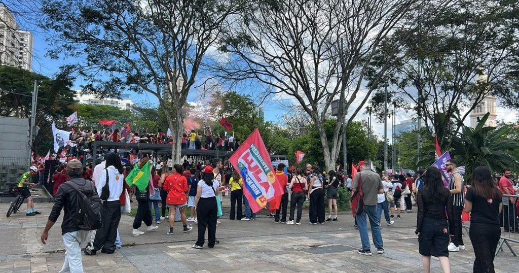 Aliados de Lula promovem atos de apoio neste domingo