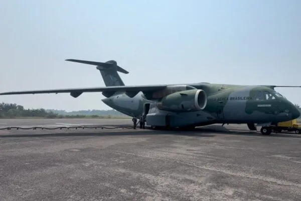 FAB usa KC-390 no combate a incêndios no Amazonas