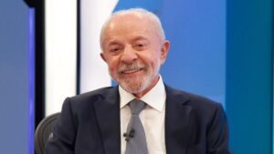 www.deixaeutefalar.com.br Lula fala sobre Trump, caso Master e dívidas das famílias em entrevista
