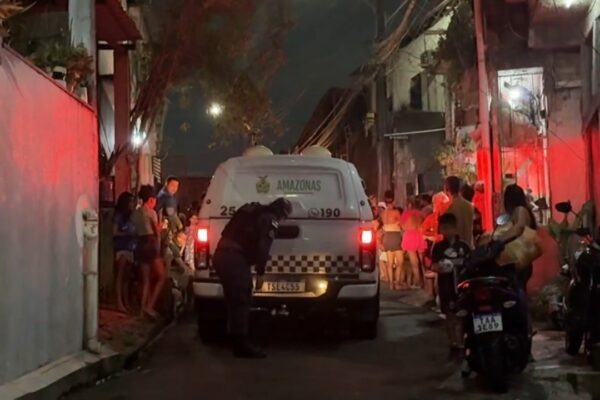 Homem é morto a tiros após perseguição de moto em Manaus