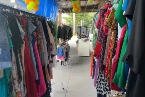 HU/UFMS promove brechó beneficente com mais de 500 peças em Campo Grande
