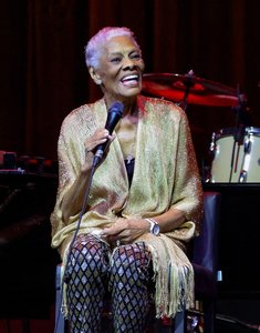 Dionne Warwick canta Jobim e Ary Barroso em show no Rio