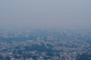 Aulas retomam em Manaus após suspensão por fumaça de queimadas