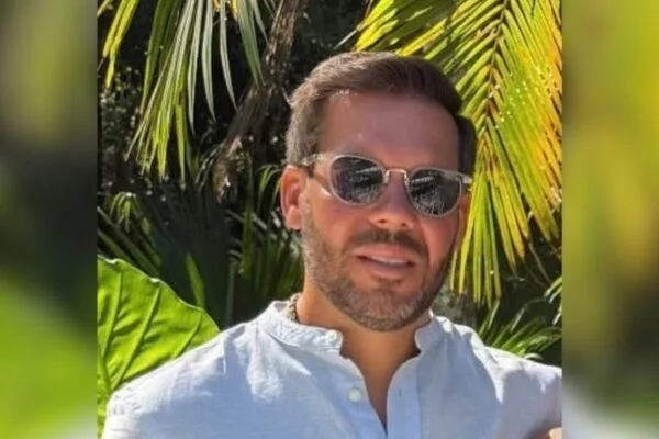 Empresário é morto por dupla encapuzada na frente da família em SC